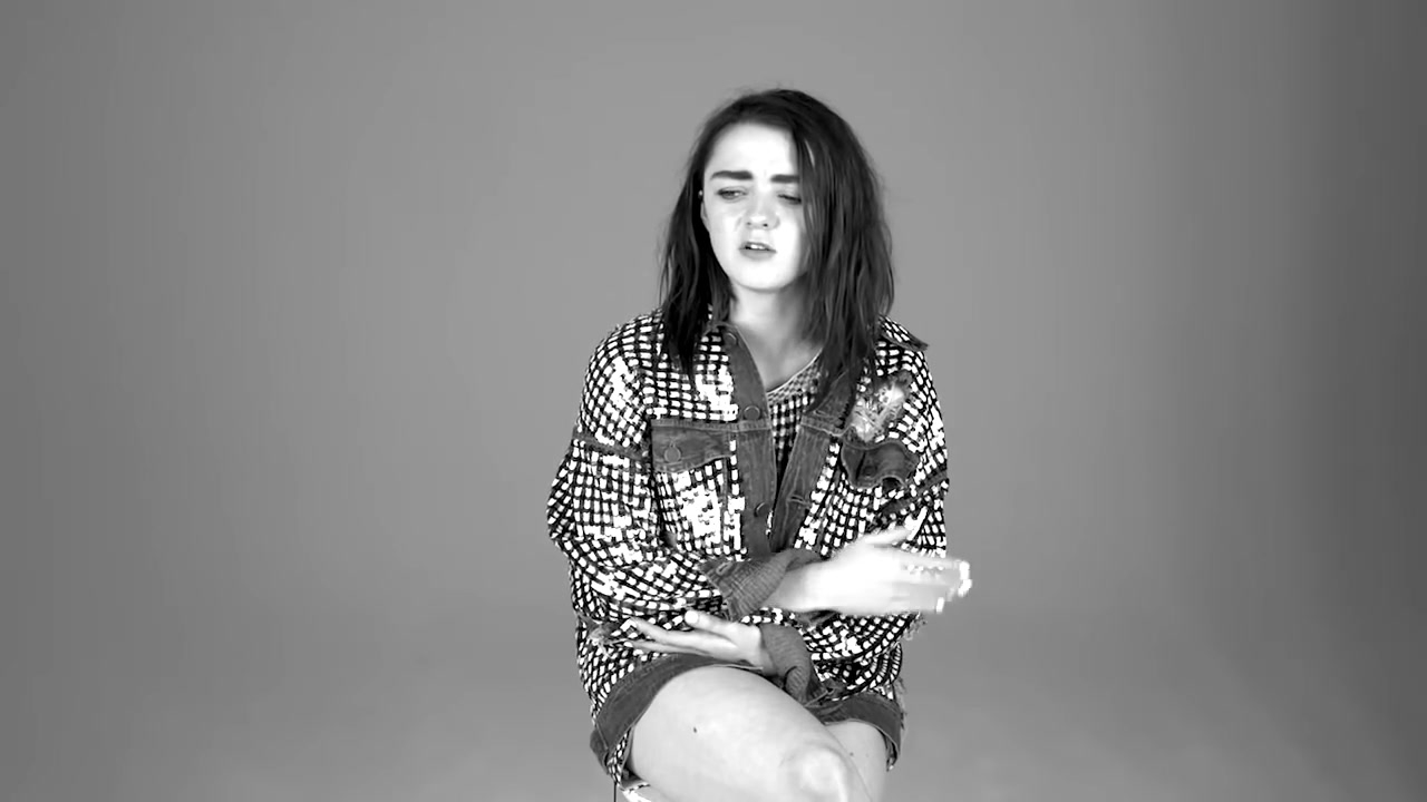 Maisie_Williams_plays__Would_You_Rather__with_GLAMOUR__170.jpg